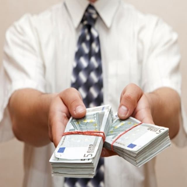 Nouă banci comerciale vor credita tinerii la rata dobânzii reduse