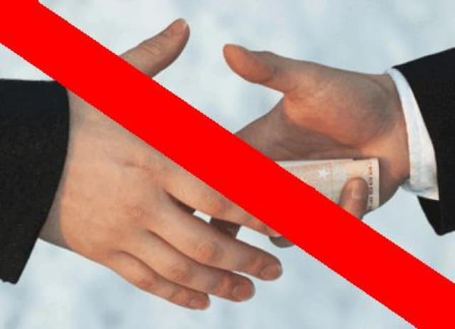 Experți: Legea cu privire la combaterea corupţiei trebuie revizuită