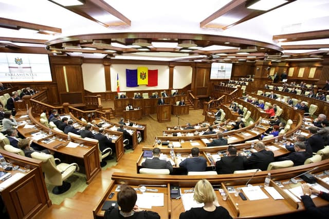 Proiectul politicii bugetar-fiscale și vamale pentru 2017, aprobat în prima lectură de Parlament
