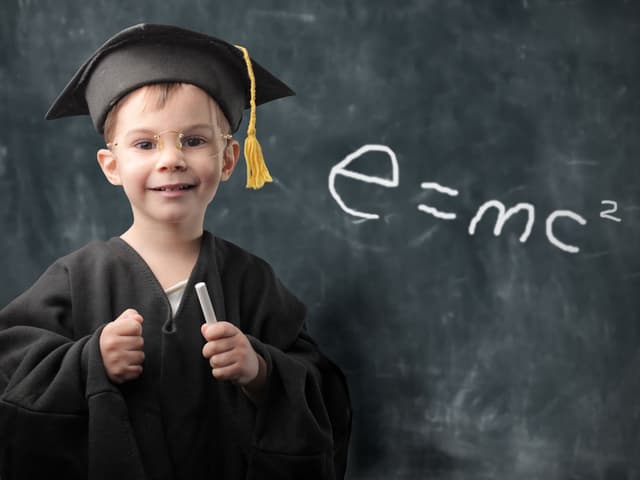 Burse mai mari pentru elevii talentați