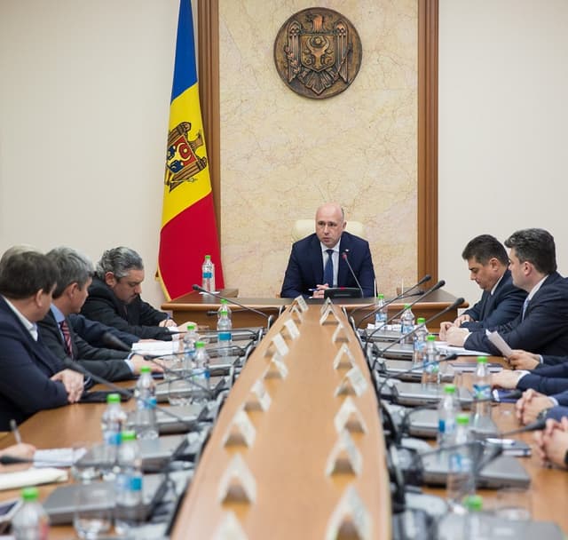 Guvernul urmăreşte respectarea principiului contributivității