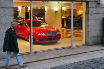 Россия вводит повышенный транспортный налог для дорогих автомобилей