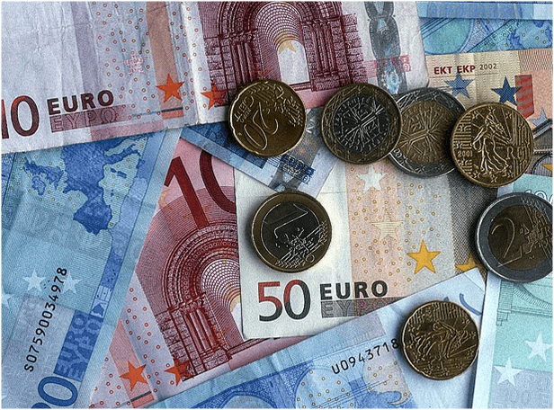 Irlandezii sunt cei mai mari susţinători ai monedei euro, italienii regretă că au renunţat la liră