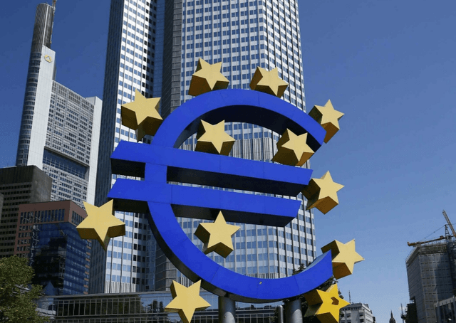 BCE păstrează dobânzile la minime istorice