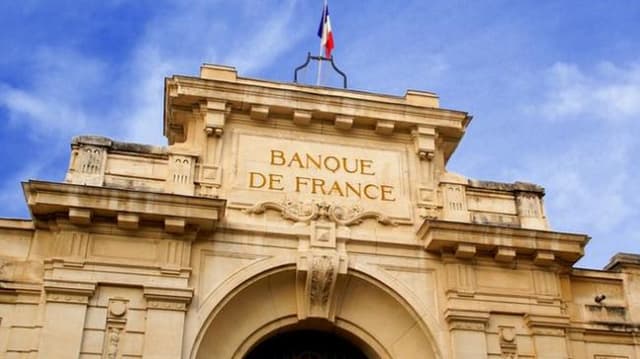 Еврогруппа не стала осуждать Францию за невыполнение целей по дефициту