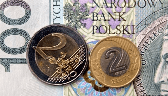 Polonia: Noua lege privind conversia în zloţi a creditelor în valută va costa băncile 17 miliarde dolari