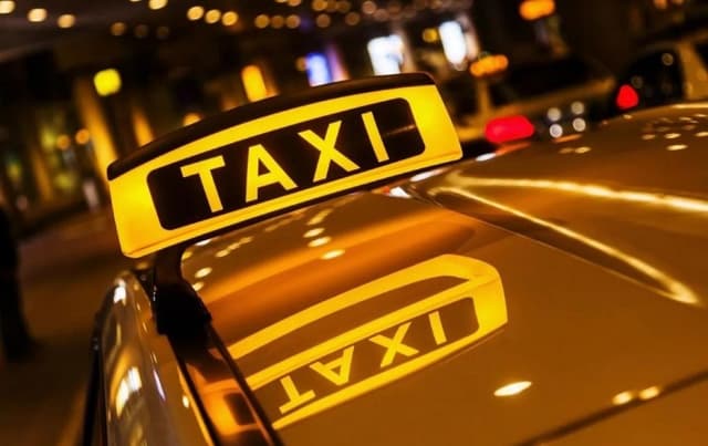 Transportul organizat al angajaților: serviciile de taxi
