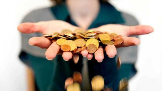 Câştigul salarial mediu în august 2014