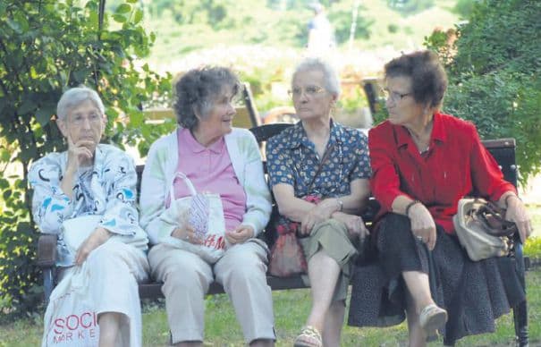 Sindicatele s-au pronunţat împotriva majorării vîrstei de pensionare a femeilor de la 57 la 62 de ani