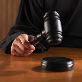 Băncile nu vor mai putea intra în posesia bunurilor gajate de la datornici, decât dacă vor avea confirmarea înștiințării