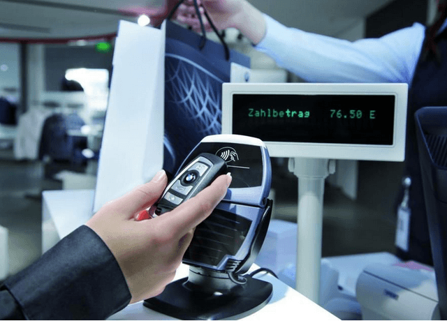 Когда исчезнут банковские карты