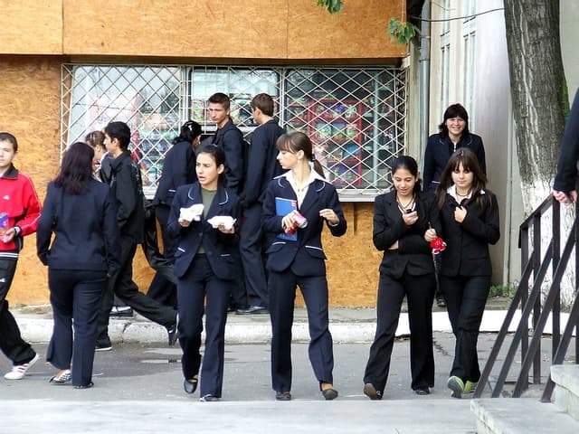 Structura anului de învăţământ 2015-2016. Orarul lecţiilor şi al vacanţelor