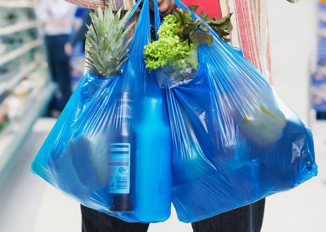 A început lupta contra pungilor din plastic