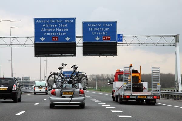 Germania introduce taxă de autostradă anuală de 100 de euro pentru şoferii străini