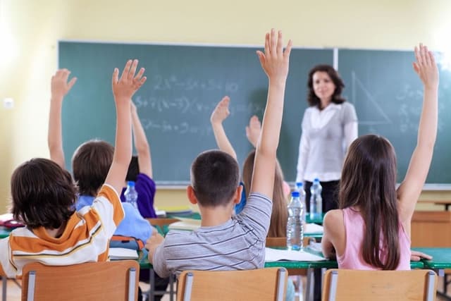 CNESP a decis desfășurarea activității instituțiilor de învățământ cu prezență fizică