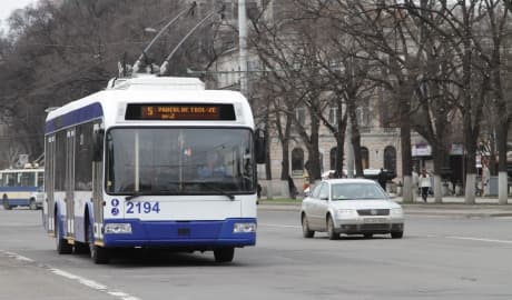Prestațiile persoanelor cu dizabilități pentru transportul public vor fi comasate în una singură
