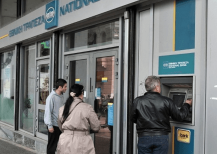 Grecia ar putea introduce o taxă pe retragerile de la ATM-uri şi pentru legalizarea depozitelor nedeclarate