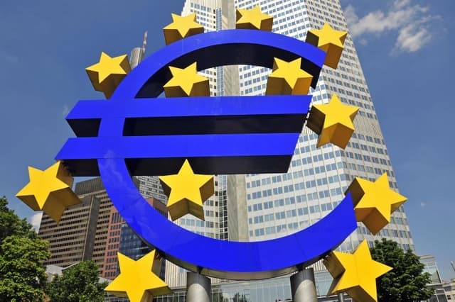 BCE a suplimentat fondurile pentru băncile din Grecia cu 2,3 mld. euro, cel mai mult din februarie