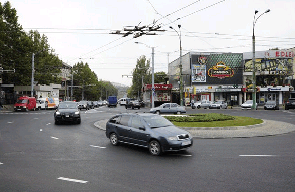 Перекрестки с круговым движением будут организованы на столичных улицах