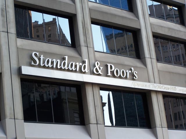S&P: еврозона может вновь войти в рецессию в 2014 г.