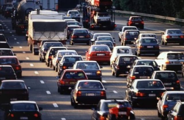 Automobilele cu numere străine se vor putea afla în Moldova 12 luni