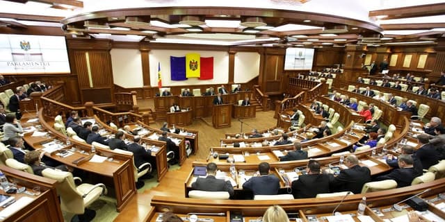 Directorii Serviciului Fiscal de Stat și Serviciului Vamal vor obține statutul de  persoane cu funcție de demnitate publică