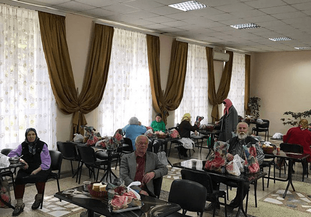 Serviciul Fiscal de Stat, cu daruri de Paște pentru bătrânii de la Azilul Republican pentru invalizi și pensionari din capitală