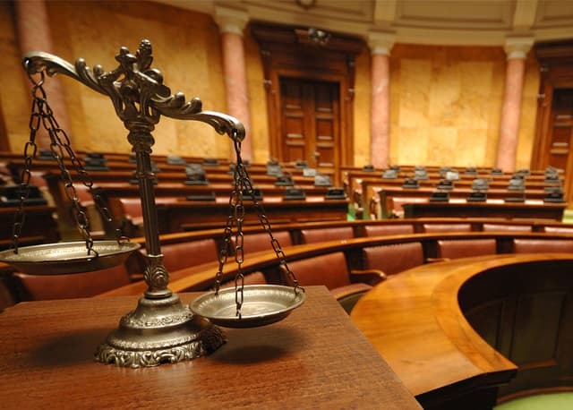 Dreptul persoanei de a interveni într-un proces civil intentat între alte persoane