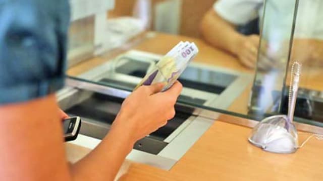 Guvernul elen obligă instituţiile statului să îşi transfere rezervele de numerar la banca centrală