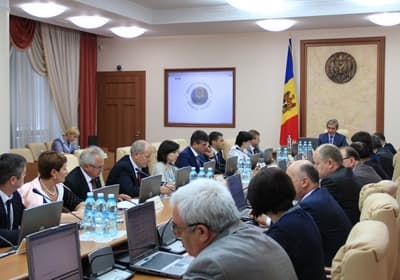 Правительство Молдовы взяло на себя ответственность  за принятие пакета законов, одобрив их на заседании в понедельник