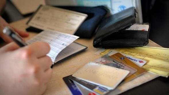 GRAFIC. Creditele în lei, mai scumpe cu aproape un punct procentual timp de trei luni