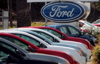 Президент Ford получил $13,8 млн премиальных за успешное руководство компанией