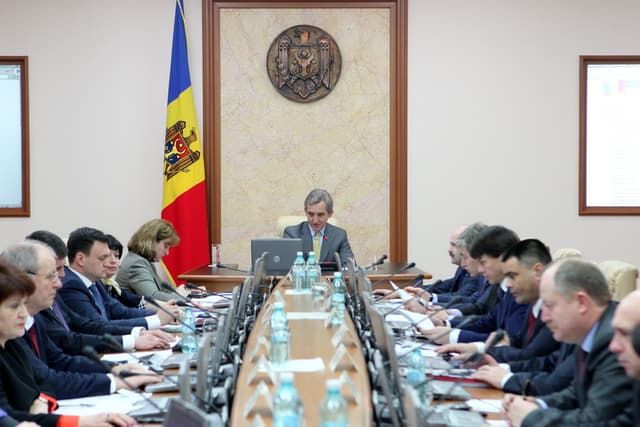 Mai mulţi militari vor primi un spor lunar în mărime de 30 la sută din salariul de funcţie pentru condiţii specifice