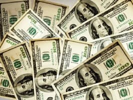 Transferurile de valută străină în favoarea persoanelor fizice s-au redus în ianuarie cu peste 7 la sută