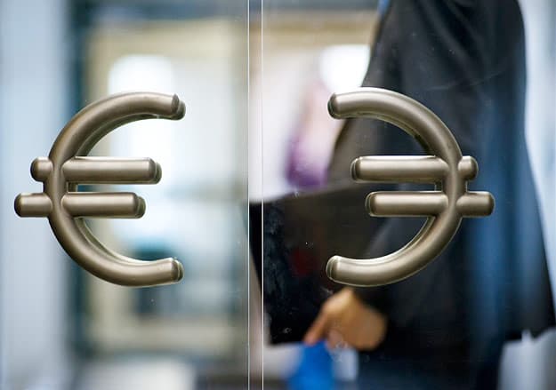 "Jur că voi face tot ceea ce pot pentru încrederea în industria serviciilor financiare" - declaraţia obligatorie a bancherilor din Olanda