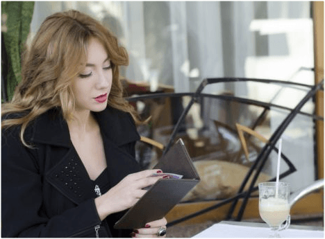 România: Patronatele din turism cer introducerea „taxei pe bacşiş“ în restaurante, baruri şi cafenele