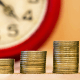 Cuantumul salariului mediu lunar pe economie, prognozat pentru anul 2023, poate spori cu 1800 lei