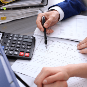 Reținerea impozitului pe venit la sursa de plată moștenitorului salariatului decedat