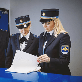 În ce condiții autoturismele aflate sub regimul vamal de admitere temporară ar putea fi vămuite