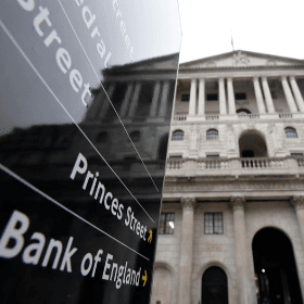 Банк Англии больше не ждет рецессии в стране в 2023 г.