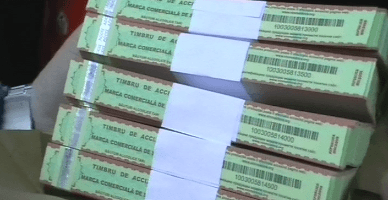 Este obligatorie deținerea licenței pentru procurarea timbrelor de acciz în cazul importului/producerii articolelor din tutun?