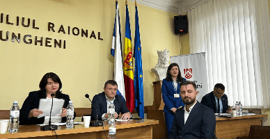 Directorul SFS, Olga Golban, în discuții cu contribuabili din mun. Ungheni