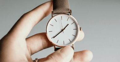 Evidența timpului de muncă în cazul persoanei care prestează servicii