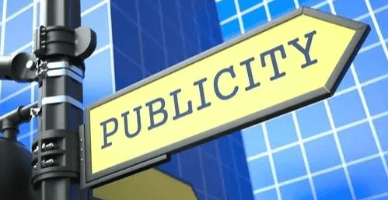 Agentul economic amplasează pe fațada imobilelor în care își desfășoară activitatea panouri cu informații aferente firmei. Este subiect al impunerii cu taxa pentru dispozitivele publicitare?