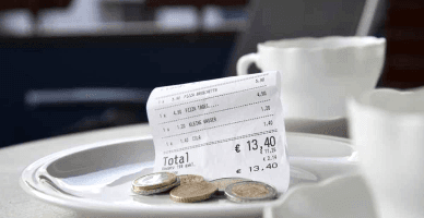 Чаевые, предоставленные обслуживающему персоналу через систему безналичной оплаты хозяйствующего субъекта. Налоговый режим