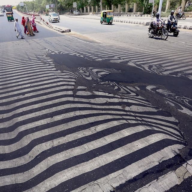 Interdicţii provizorii la circulaţia camioanelor de mare tonaj