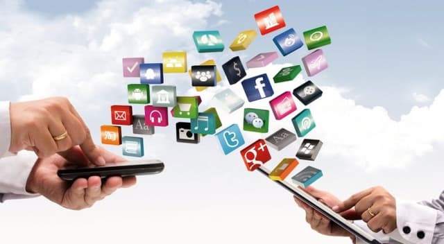 Tendințele 2014 conform sondajului național: internetul accesat tot mai mult de pe telefonul mobil