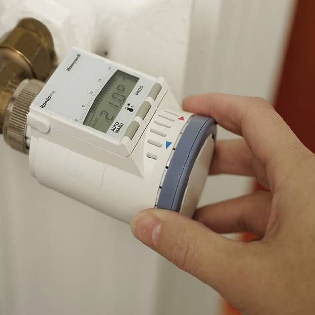 Consumatorii casnici, scutiţi de plata pentru echipamentul de măsurare în domeniul energetic