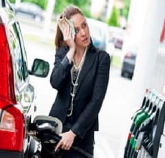 De mâine carburanții se ieftinesc