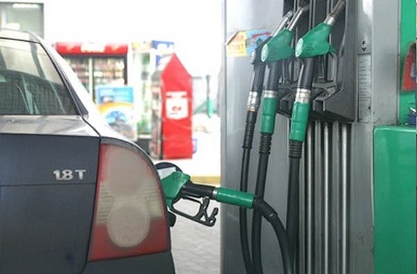 ANRE a stabilit prețurile plafon de comercializare a carburanților pentru următoarele două săptămîni